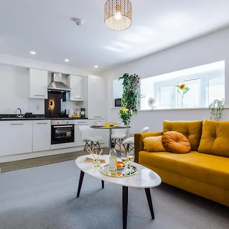 شقة Stunning 2-bed With Allocated Parking *