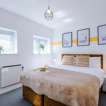 Stunning 2-bed With Allocated Parking * ليدز