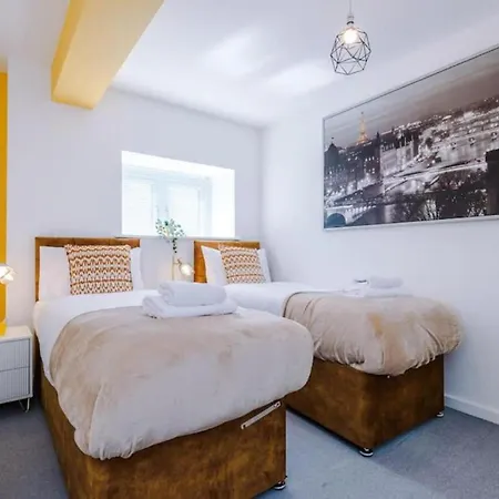 شقة Stunning 2-bed With Allocated Parking