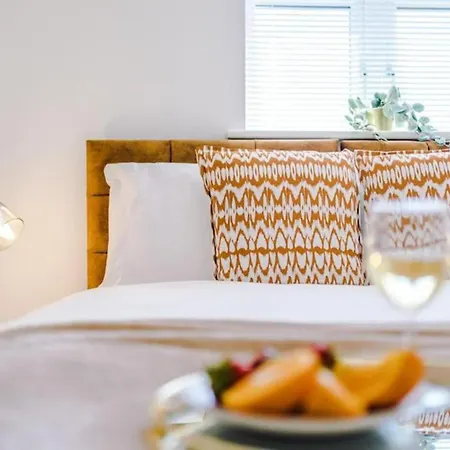 Stunning 2-bed With Allocated Parking ليدز