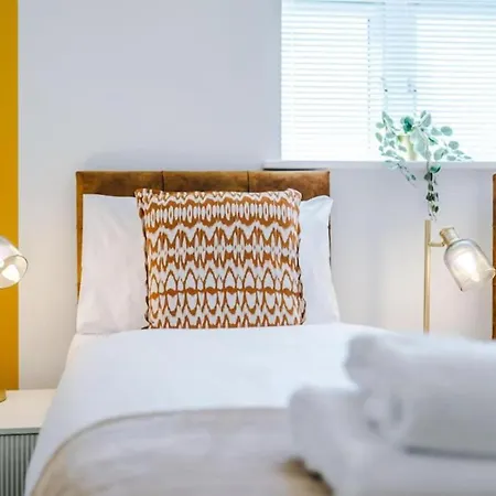 Stunning 2-bed With Allocated Parking شقة ليدز
