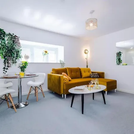 Stunning 2-bed With Allocated Parking *