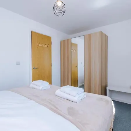 شقة Stunning 2-bed With Allocated Parking *