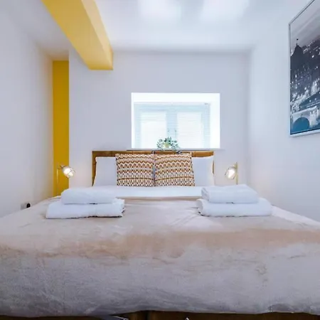 شقة Stunning 2-bed With Allocated Parking