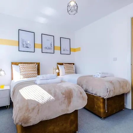 شقة Stunning 2-bed With Allocated Parking *