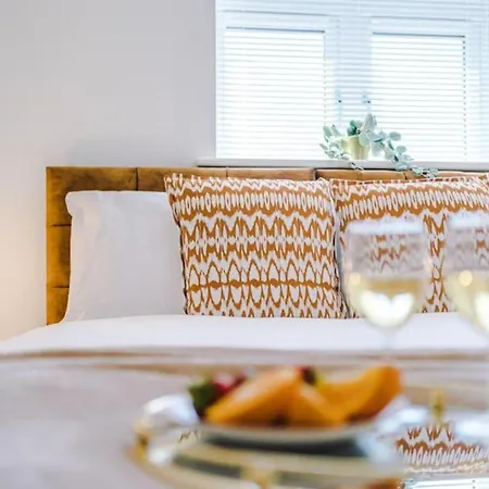 Stunning 2-bed With Allocated Parking *