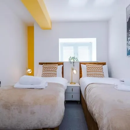Stunning 2-bed With Allocated Parking ليدز